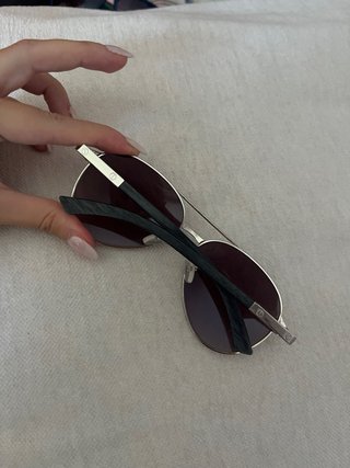Gafas de sol aviador plateadas y moradas