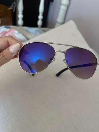 Gafas de sol aviador plateadas y moradas
