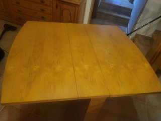 Mesa de alas de madera