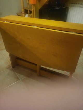 Mesa de alas de madera