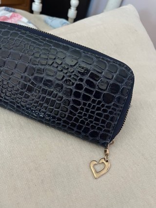 Cartera azul efecto cocodrilo