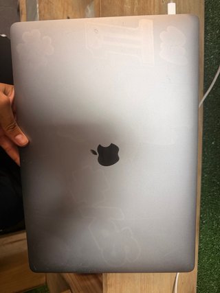MacBook Pro 15inch 2016 Plata 16gb ram 256gb ssd