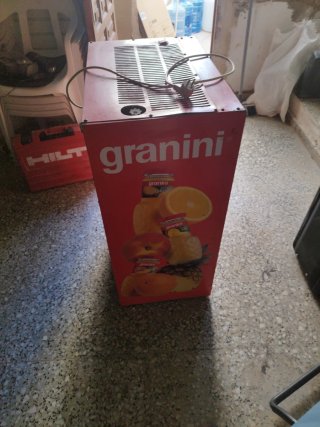 Nevera expositora Granini roja