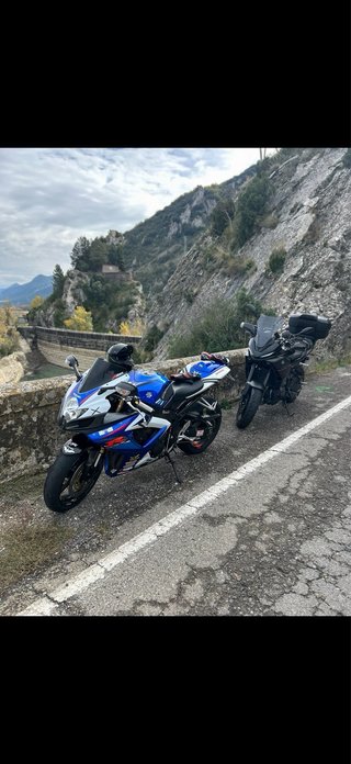 Suzuki GSXR 750 Sportbike Azul/Blanco
