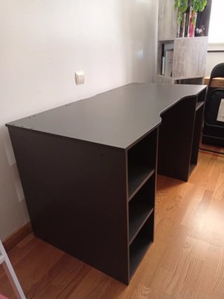 Mesa de escritorio moderna
