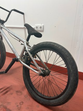 Bicicleta BMX Madmain plateada
