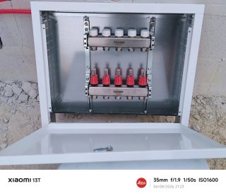 Caja y colectores suelo radiante