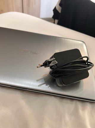Portátil Asus X541UJ Plata y Negro