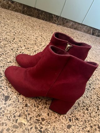 Botines granate ante tacón ancho