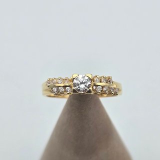 Solitario de oro de 18k con piedras. 2.48 gr. T-15