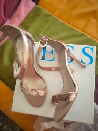 Sandalias Guess Rosa metálico