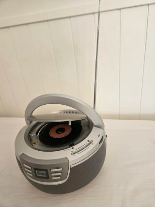 Radio CD Kingsonic Gris y Negro