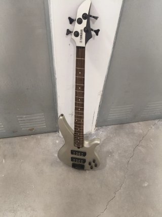 Bajo Eléctrico Yamaha RBX374 Plata