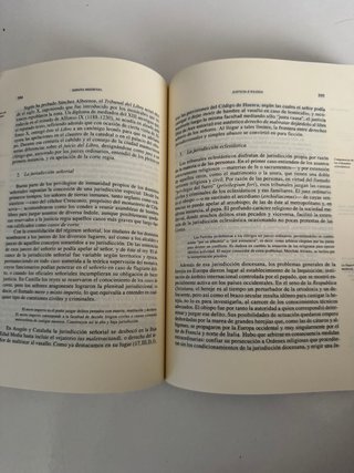 Curso de historia del derecho fuentes e institu...