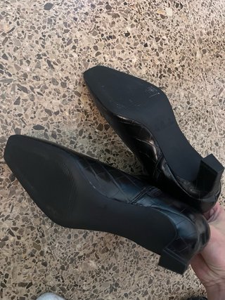 Botines negros efecto cocodrilo punta fina 37