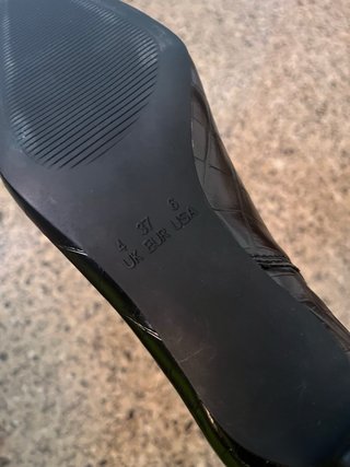Botines negros efecto cocodrilo punta fina 37
