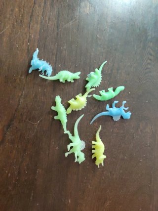 Dinosaurios que brillan en la oscuridad