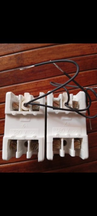 Interruptor blanco con luz roja