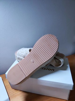 Sandalias beige/blancas talla 37