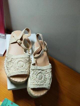 Sandalias beige/blancas talla 37