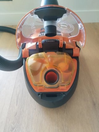 Aspiradora Rowenta sin bolsa naranja
