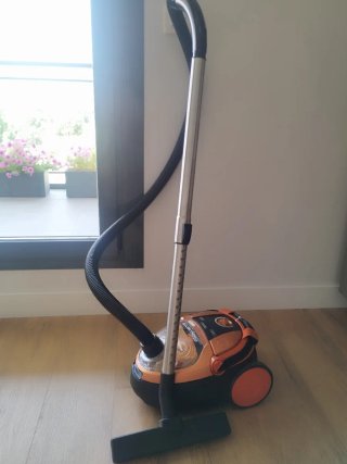 Aspiradora Rowenta sin bolsa naranja