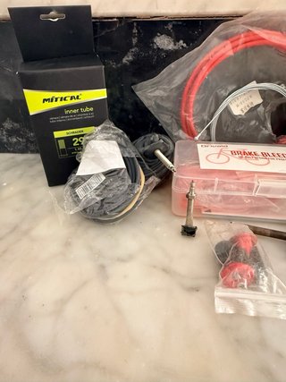 Kit Repuestos Bicicleta: Cámaras, Cables y Grasa