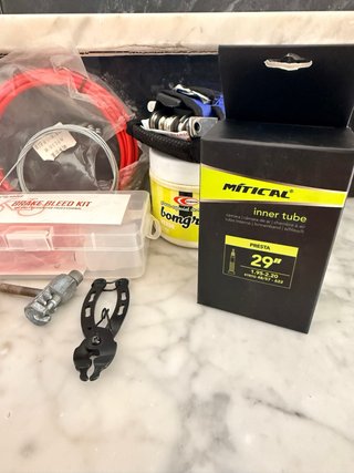 Kit Repuestos Bicicleta: Cámaras, Cables y Grasa