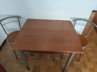 Mesa Cocina Extensible + 2 Sillas + Taburete