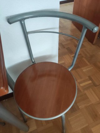 Mesa Cocina Extensible + 2 Sillas + Taburete