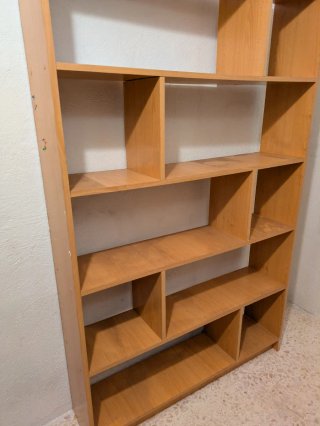 Regalo: Librería de madera 166x106 cm