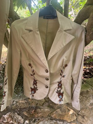 Traje Rinascimiento Chaqueta y Falda Beige
