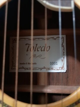 Guitarra Manuel Rodríguez Mod. Jumbo E Rio Exotic.