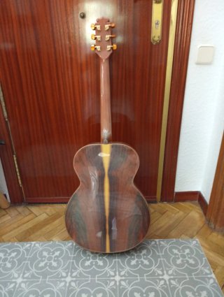 Guitarra Manuel Rodríguez Mod. Jumbo E Rio Exotic.