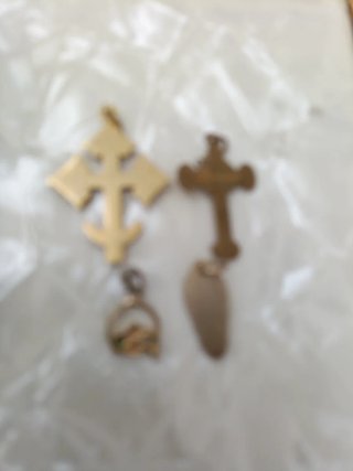 Lote 4 Colgantes Dorados Religiosos y Delfín