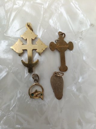 Lote 4 Colgantes Dorados Religiosos y Delfín