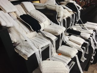 Mercería: Cintas y Encajes Variados