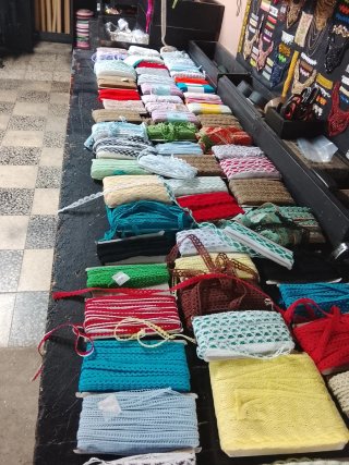 Mercería: Cintas y Encajes Variados