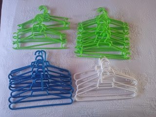 Lote de 30 perchas infantiles Plástico Azul y Verd