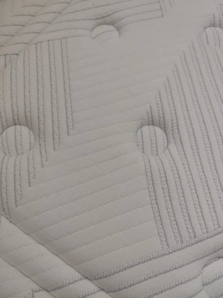 Cama 135/190 cm tapizada y base de madera
