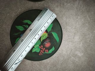 Caja metálica decorada con frutas