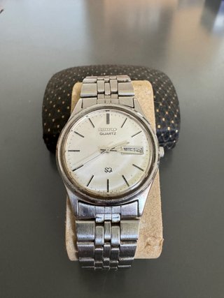 Reloj Seiko Quartz Plata y Blanco