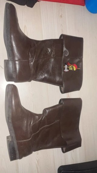 Botas Pirata Marrones con Dibujo