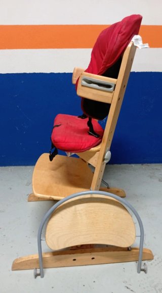 Trona de madera para bebé