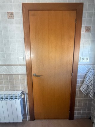 Puerta interior de madera