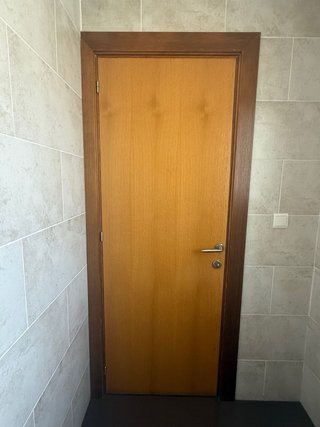 Puerta interior de madera
