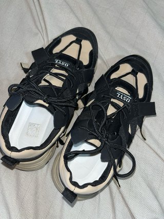 Zapatillas deportivas OSYL Beige y Negro