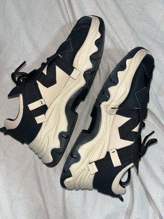 Zapatillas deportivas OSYL Beige y Negro