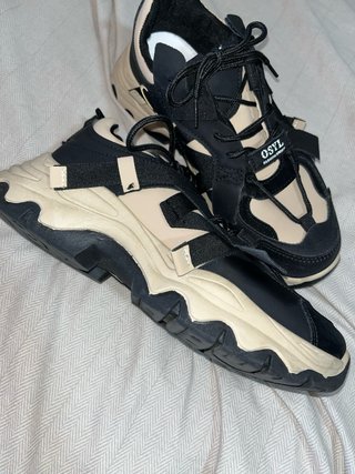 Zapatillas deportivas OSYL Beige y Negro