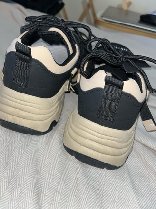 Zapatillas deportivas OSYL Beige y Negro